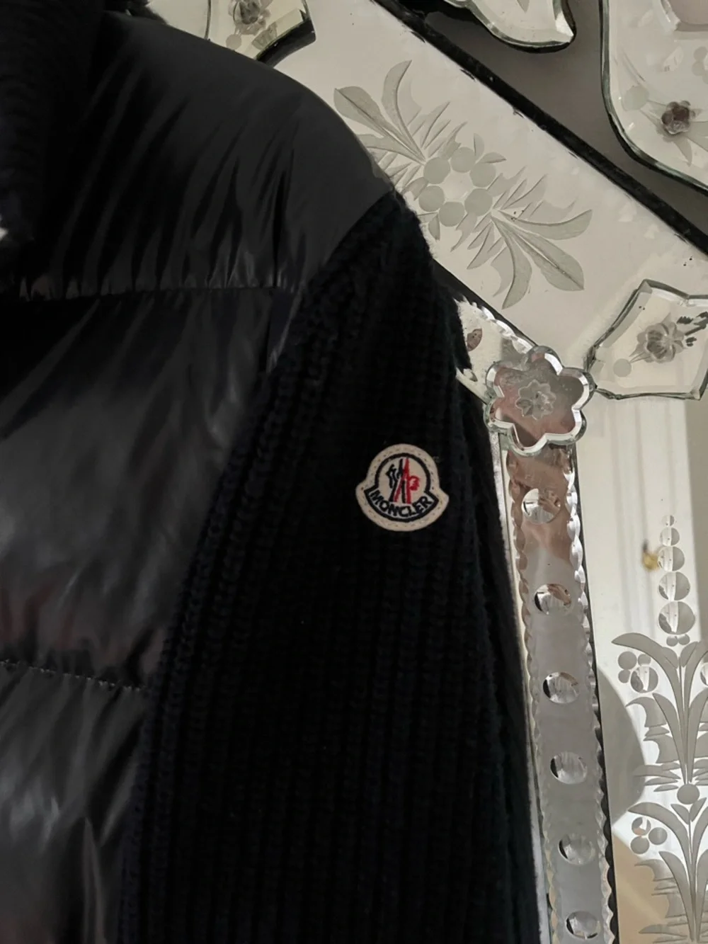 Moncler Navy Blur Puffer Jacket with Cream Rib Collar and Knit Sleeves - Picture 4 of 10